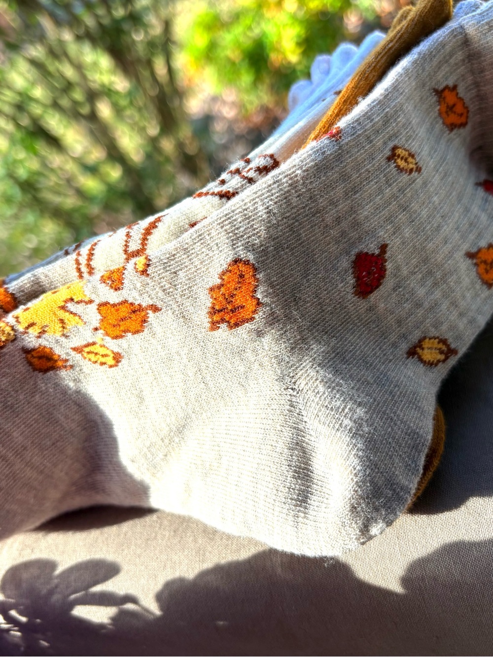Peanuts Snoopy Mid-Crew Bundle of 5 Pairs of Fall Themed Graphic Design Socks - Picture 10 of 11